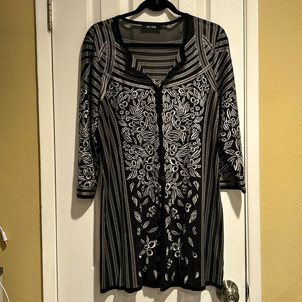 Nic+zoe lace floral  black and white tunic 3/4 sleeve